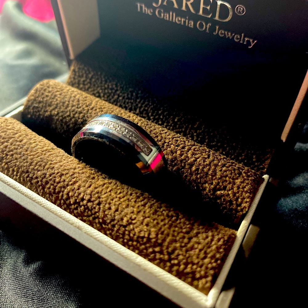 Men’s Diamond ring.